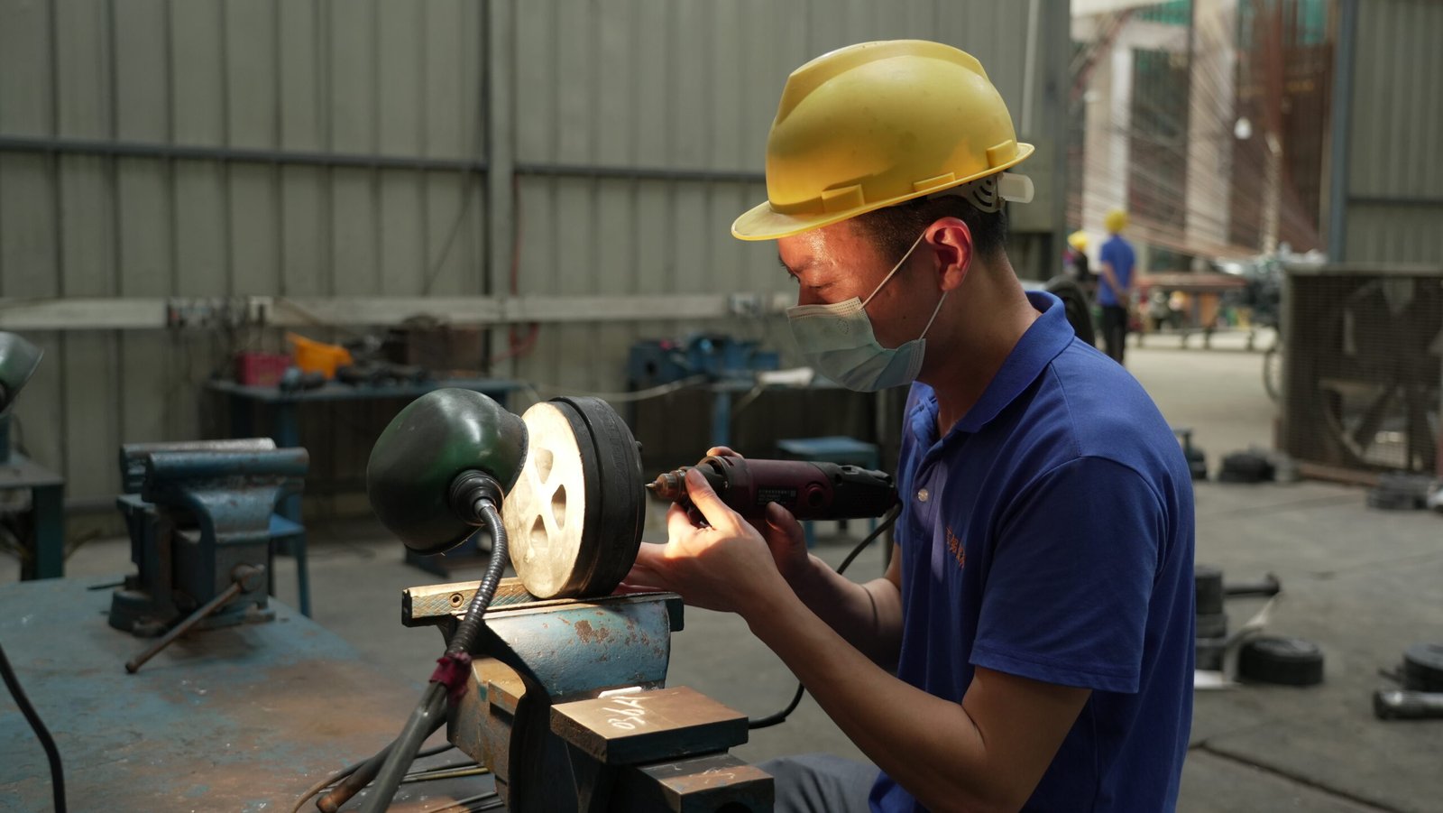 Guangyan Aluminum senior mold engineering team developing and calibrating high-precision extrusion dies. Ensures accurate profile cross-section dimensions and one-time perfect structuring, eliminating dimensional deviations from the source