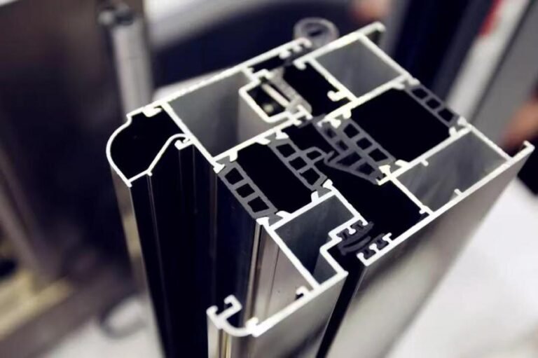 Cross-section showing multi-chamber structure and PA66GF25 insulation bars